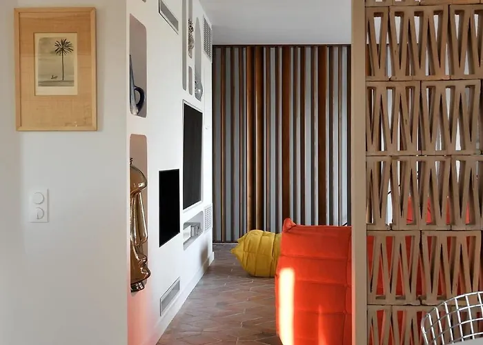 Palm Dreams L 70s Design L Shellter Tatil Evi Grimaud