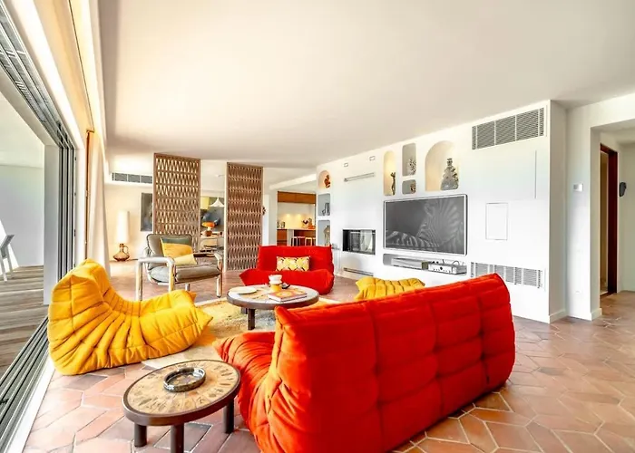 Palm Dreams L 70s Design L Shellter Tatil Evi